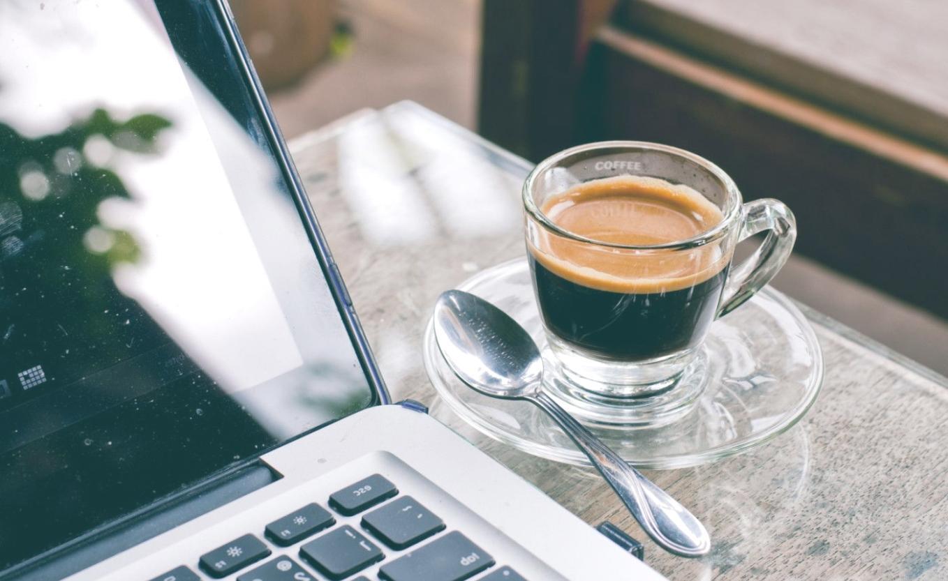 Participants lors d'un atelier collaboratif sur les stratégies commerciales